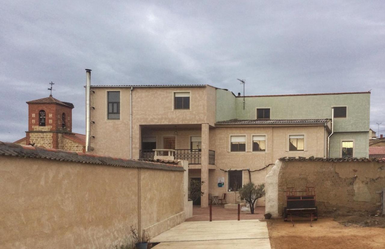 Granja de Moreruela Donde Victor Luna מראה חיצוני תמונה